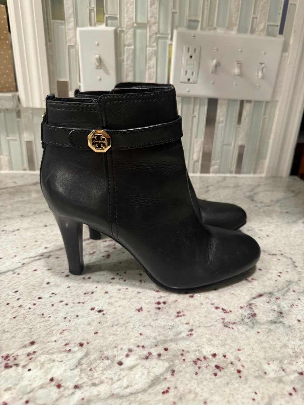Tory Burch US 8.5M Bristol Black Leather Belted Logo Ankle Boots Booties